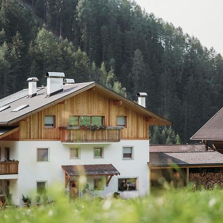 Grosskarnaiderhof Appartements-Bauernhof-Natur Pur Luson Esterno foto