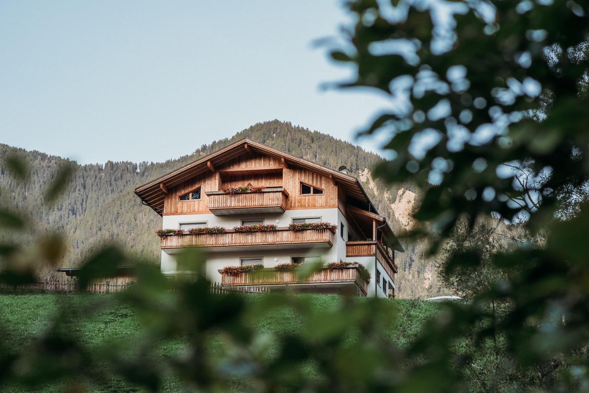 Grosskarnaiderhof Appartements-Bauernhof-Natur Pur Luson Esterno foto